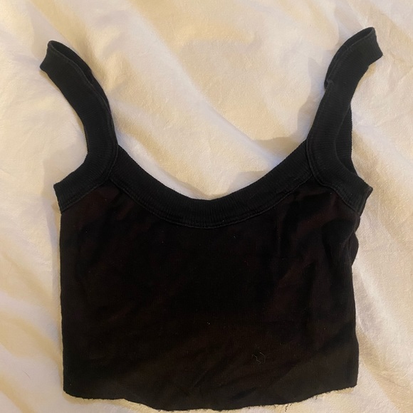 Cropped black low back tank top - Picture 3 of 3
